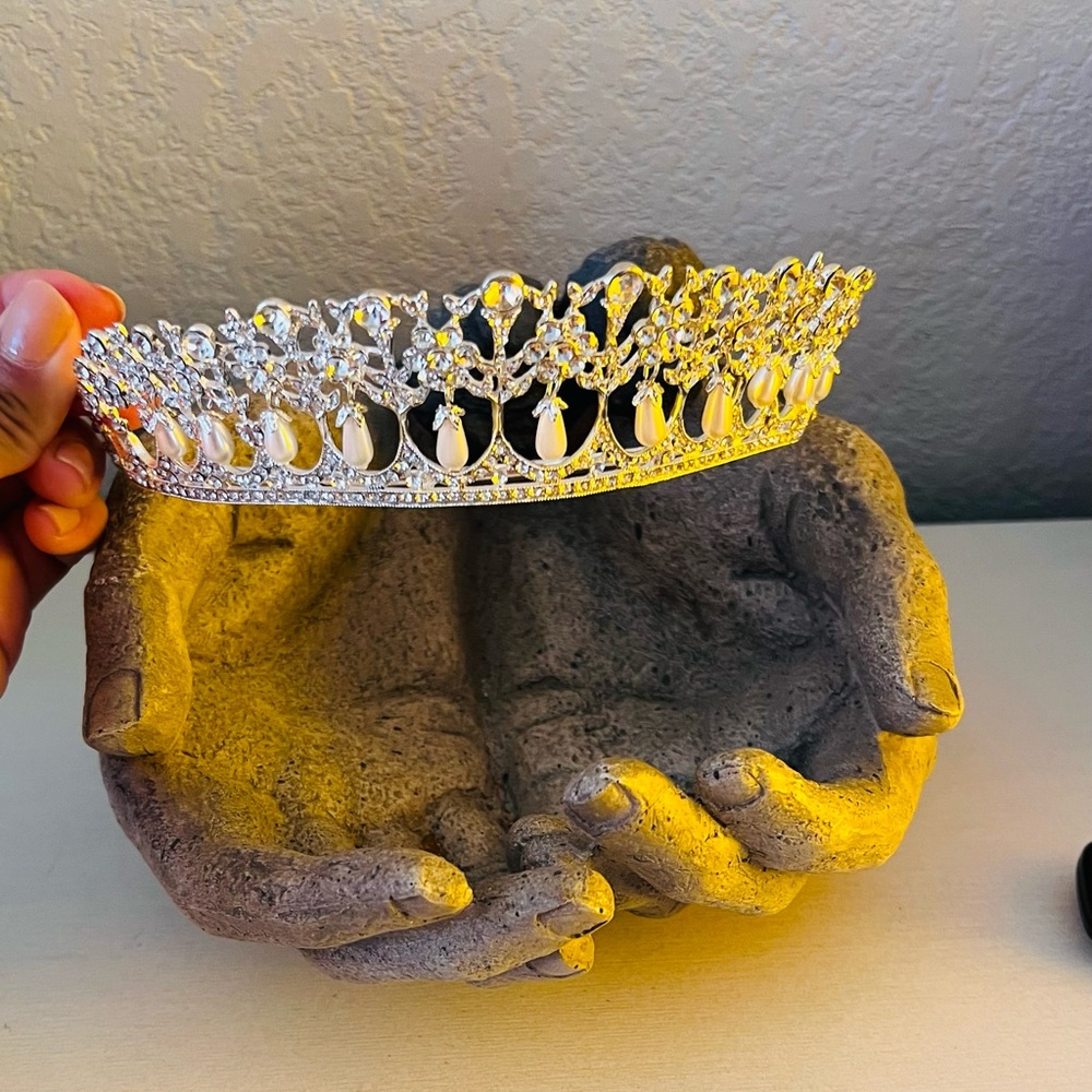 Crown with crystals and pearls.